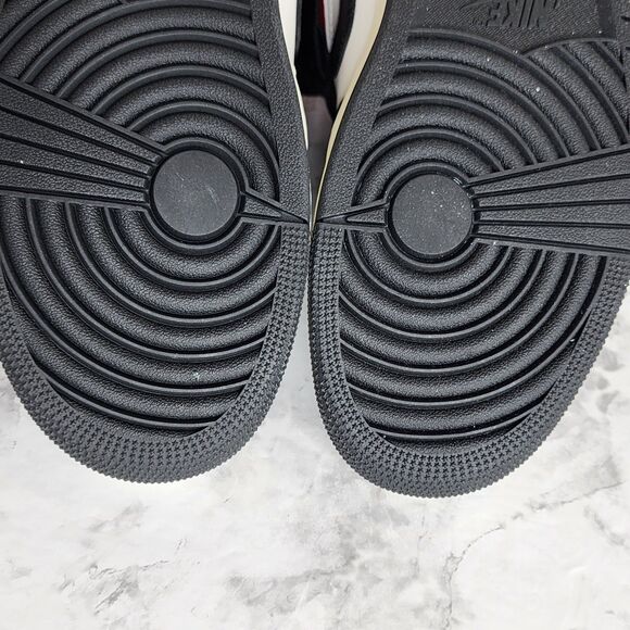 Nike Air Jordan 1 Mid Gym Red Panda Women's 11 Men's 9.5 BQ6472-061 NWOB - Picture 7 of 9